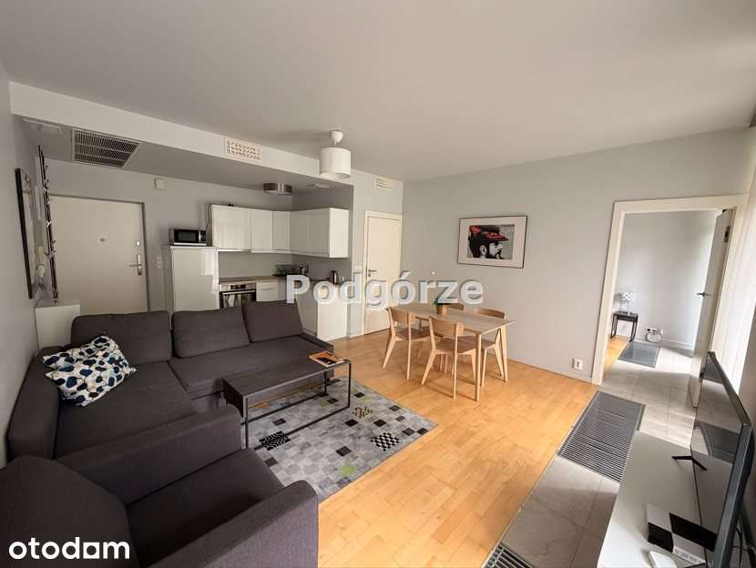 2 zadbane pokoje, ścisłe centrum, winda