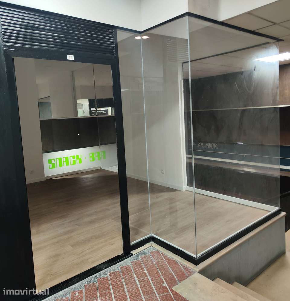 Loja 54 disponível no Centro de Matosinhos - Grande imagem: 5/10