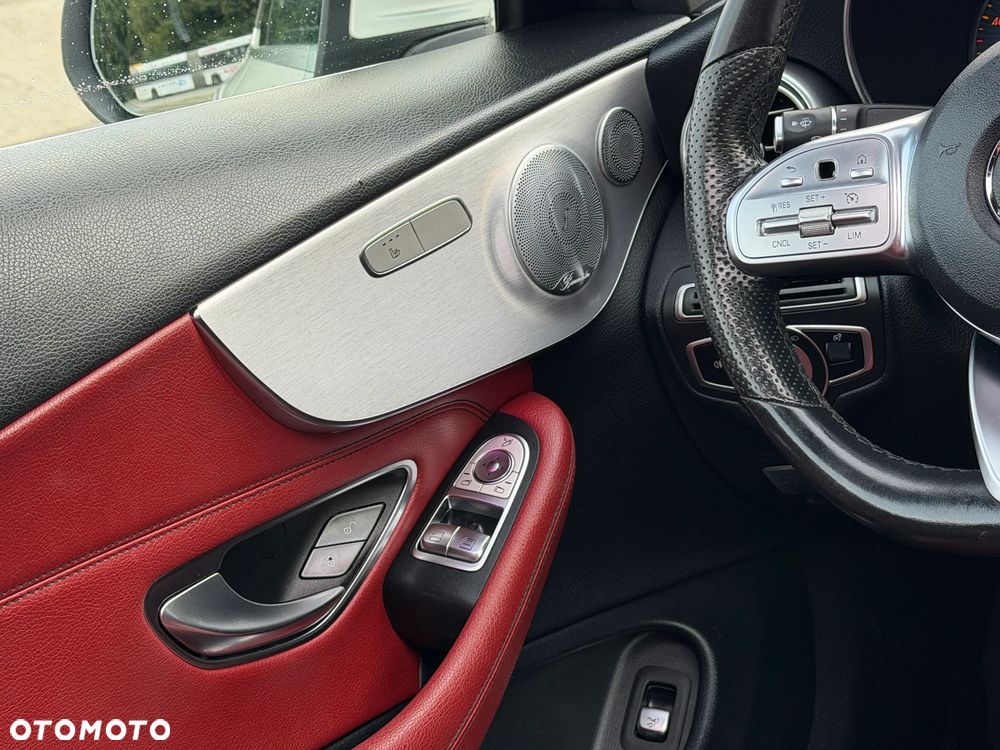 Mercedes-Benz Klasa C 300 d 4MATIC 9G-TRONIC - 31