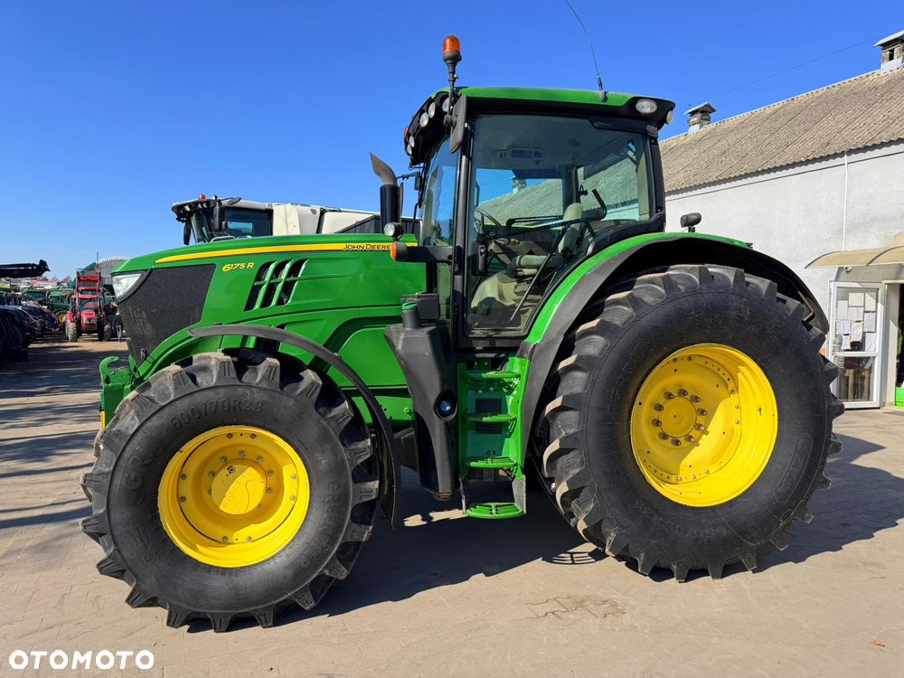 John Deere 6175R - 8