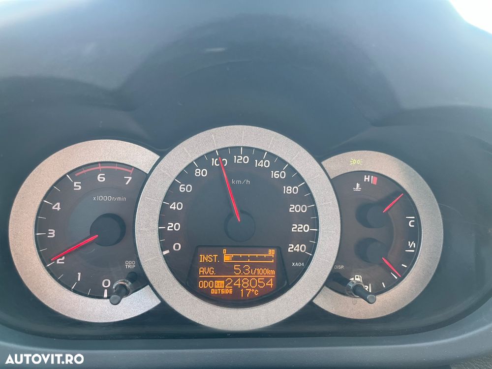 Toyota RAV4 2.2 D-4D Executive - 8