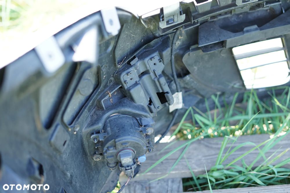 Zderzak przód przedni Renault Megane III Coupe Lift 3d TED69 - 10