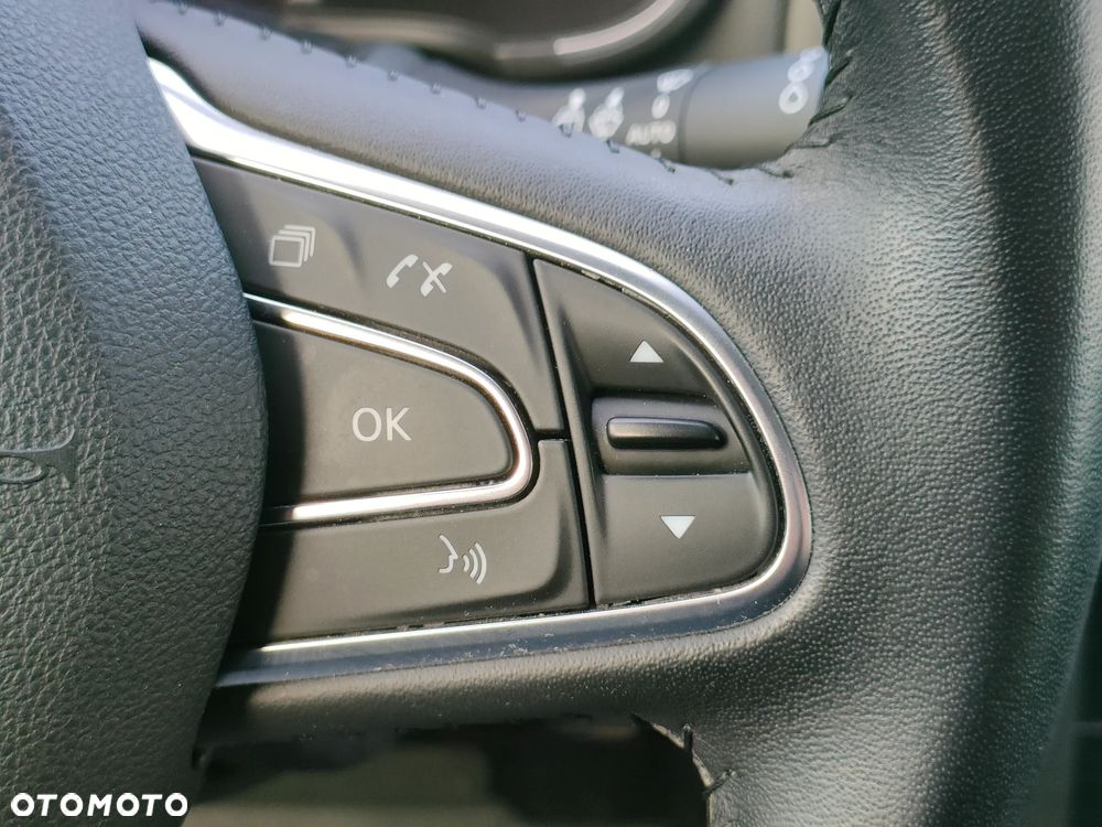 Renault Megane TCe 140 GPF LIMITED - 25