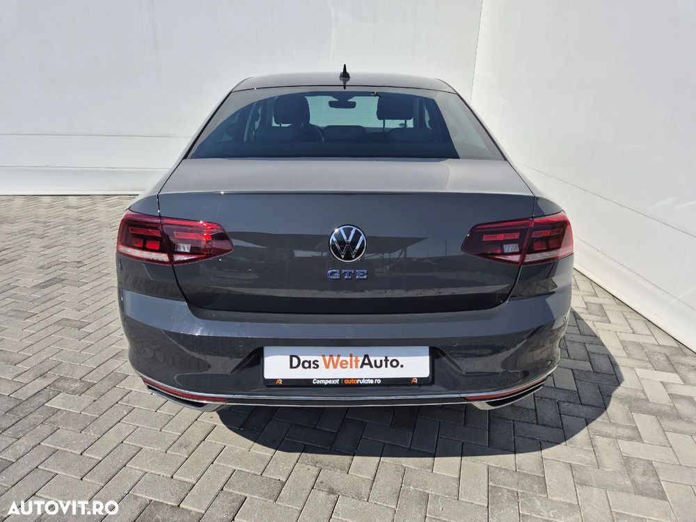 Volkswagen Passat - 4