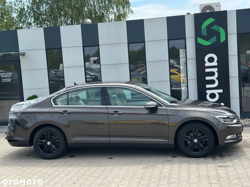 Volkswagen Passat - 4