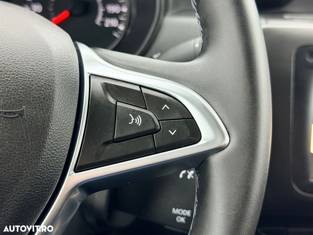 Dacia Duster TCe 100 Essential - 27