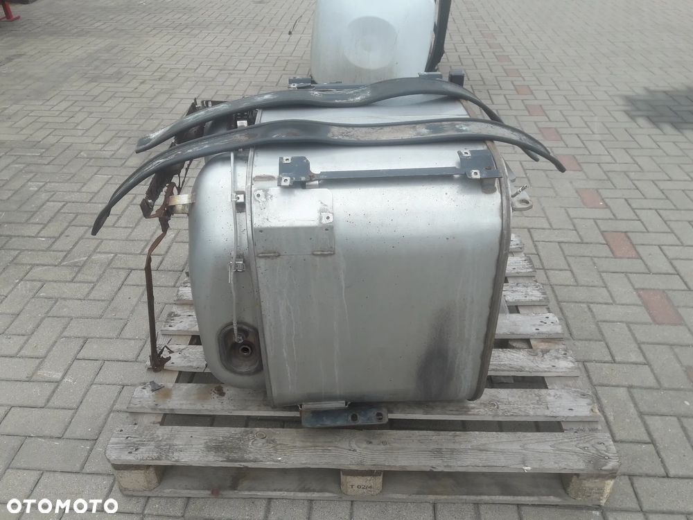 Zbiornik paliwa 650 litrów MAN - 6