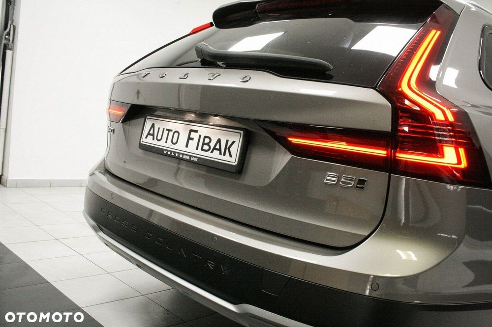 Volvo V90 Cross Country - 13