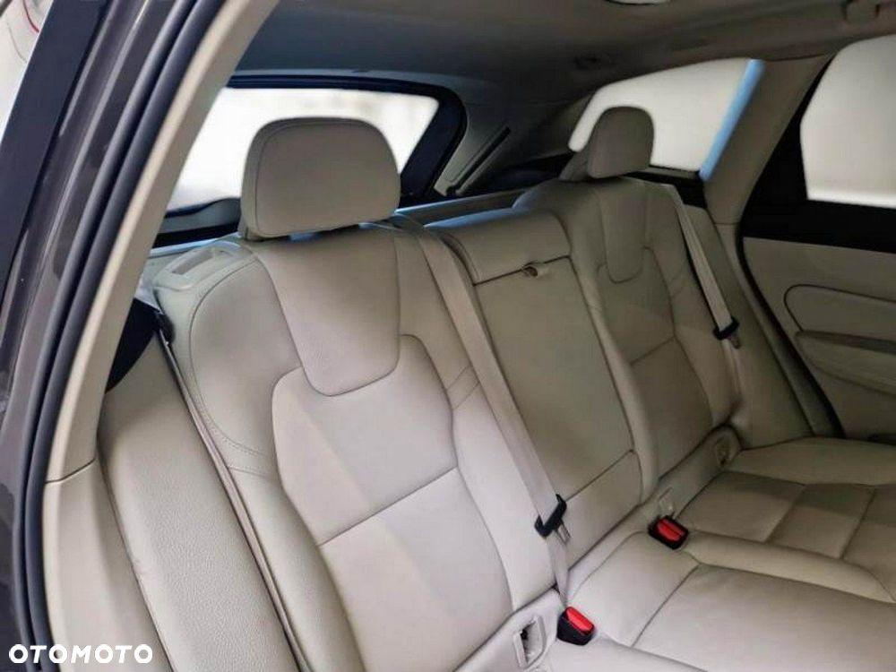Volvo XC 60 T6 Plug-In Hybrid AWD Inscription Expression - 10