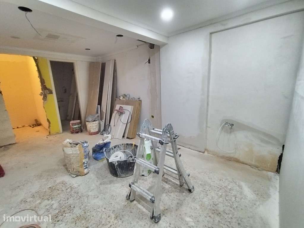 Espaço com afectação de serviços em Vale Milhaços transformado em T... - Grande imagem: 2/19