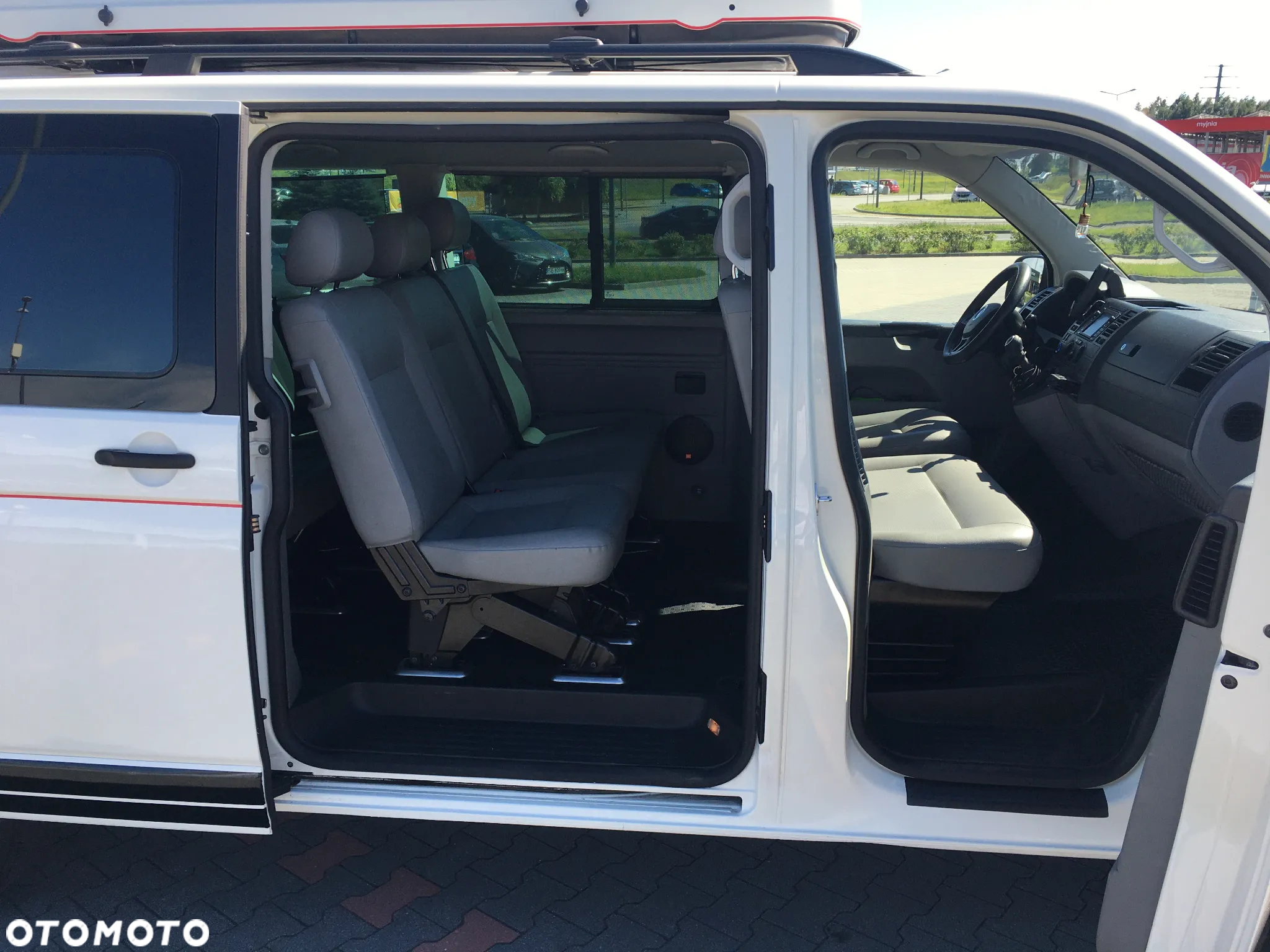 Volkswagen Caravelle - 8