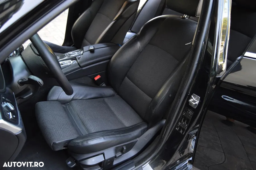 BMW Seria 5 520d Aut. - 29