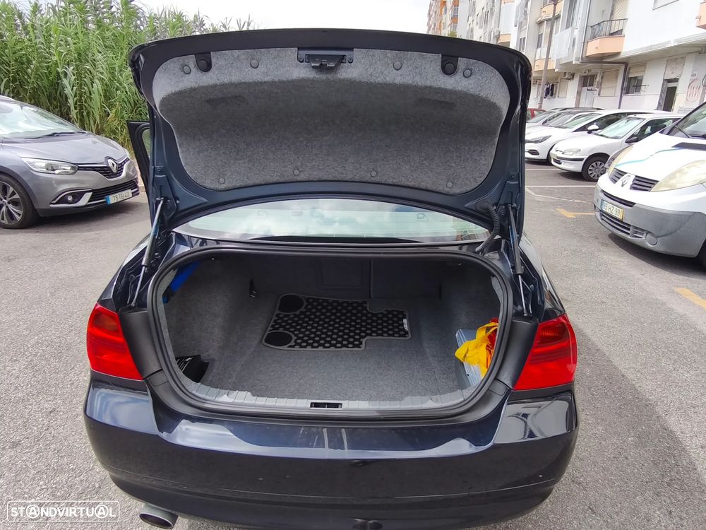 BMW 320 d — fotografia 9