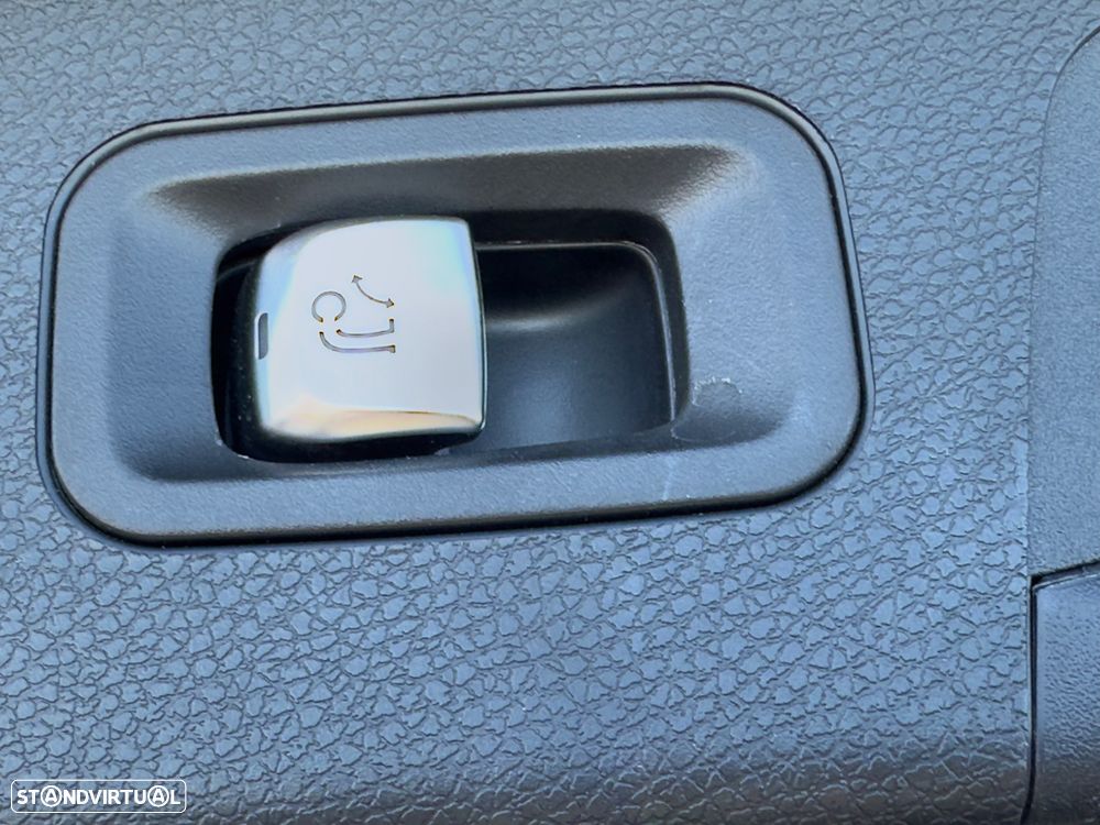 Mercedes-Benz E 300 de 4Matic 9G-TRONIC AMG Line - 39