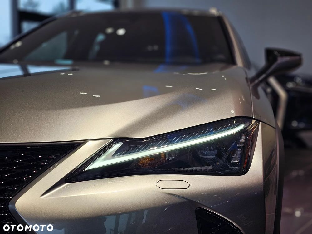 Lexus UX 300h F Sport Design - 4