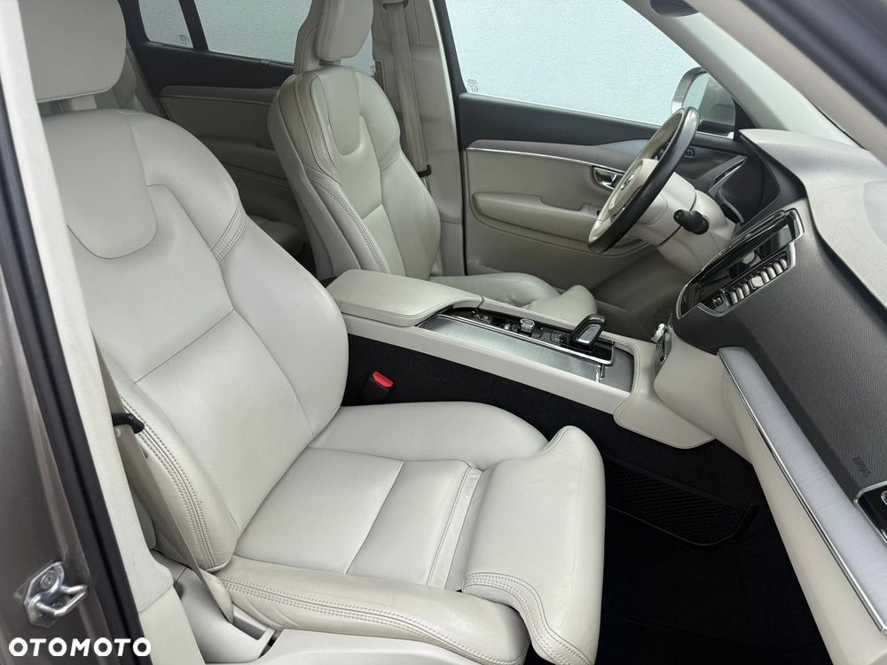 Volvo XC 90 - 30