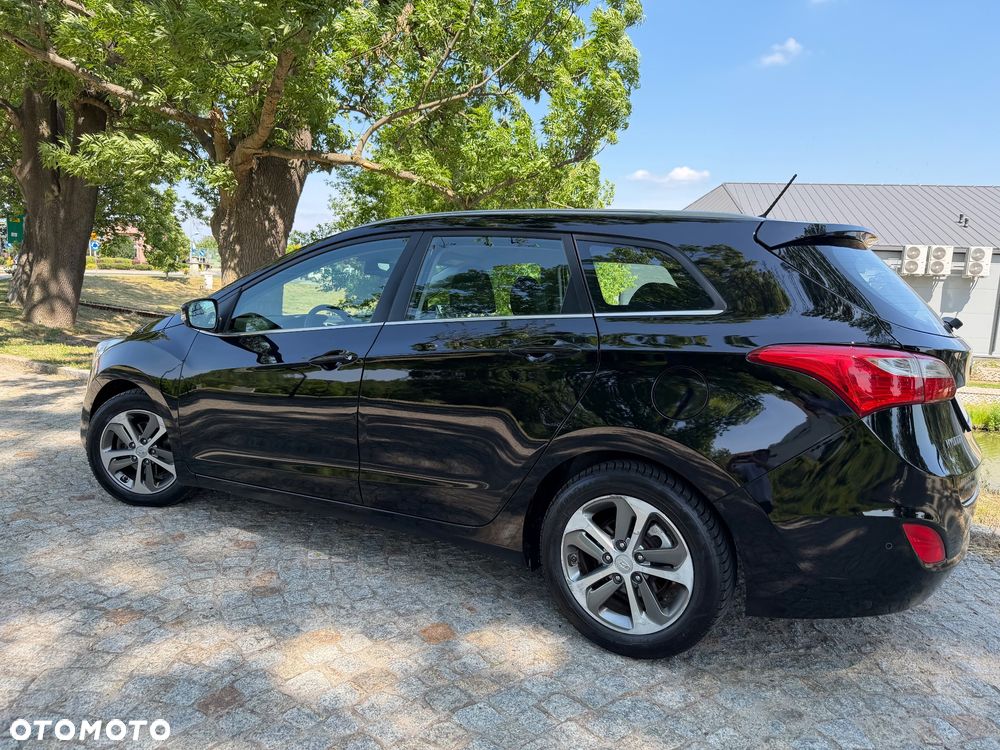 Hyundai i30 blue Kombi 1.6 CRDi Style - 18