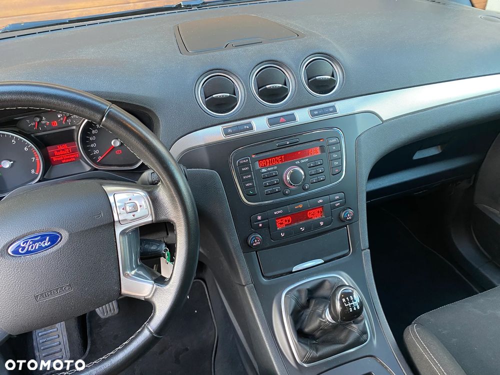 Ford S-Max - 12