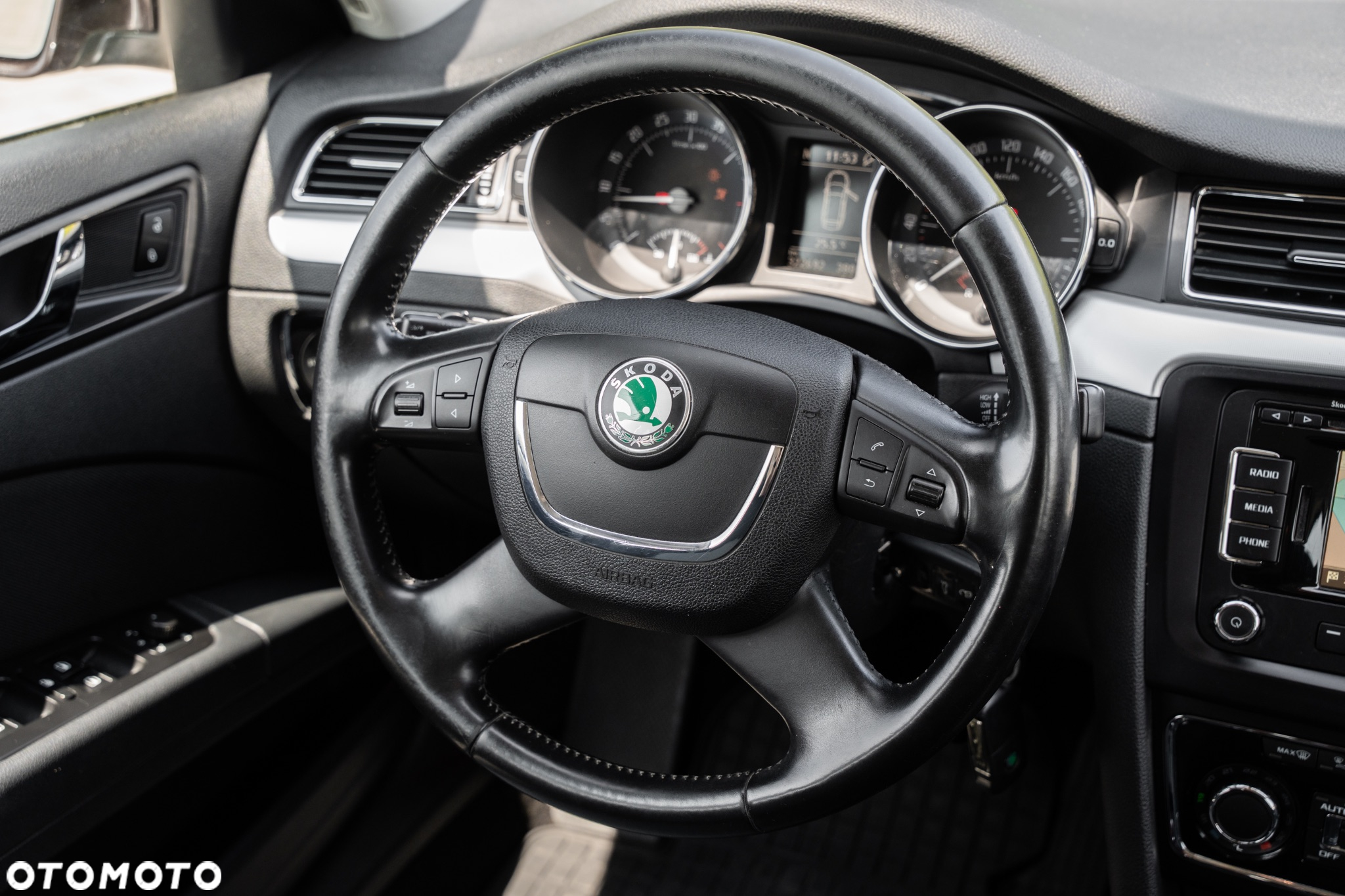 Skoda Superb Combi 1.6 TDI GreenLine - 38