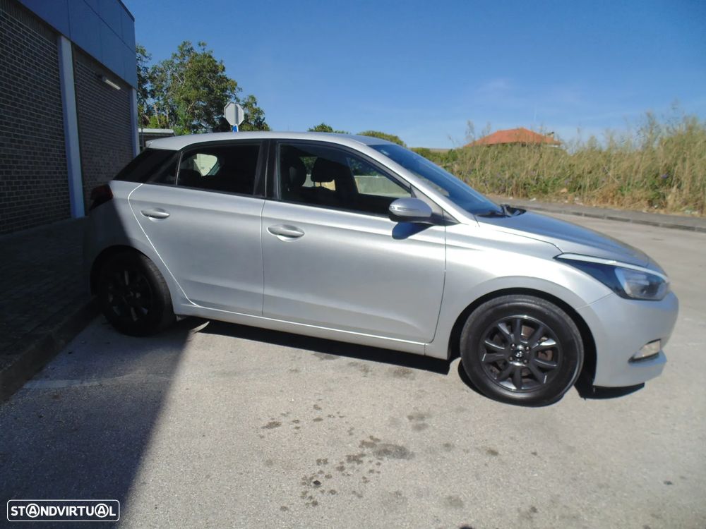Hyundai i20 1.1 CRDi Access Plus - 8