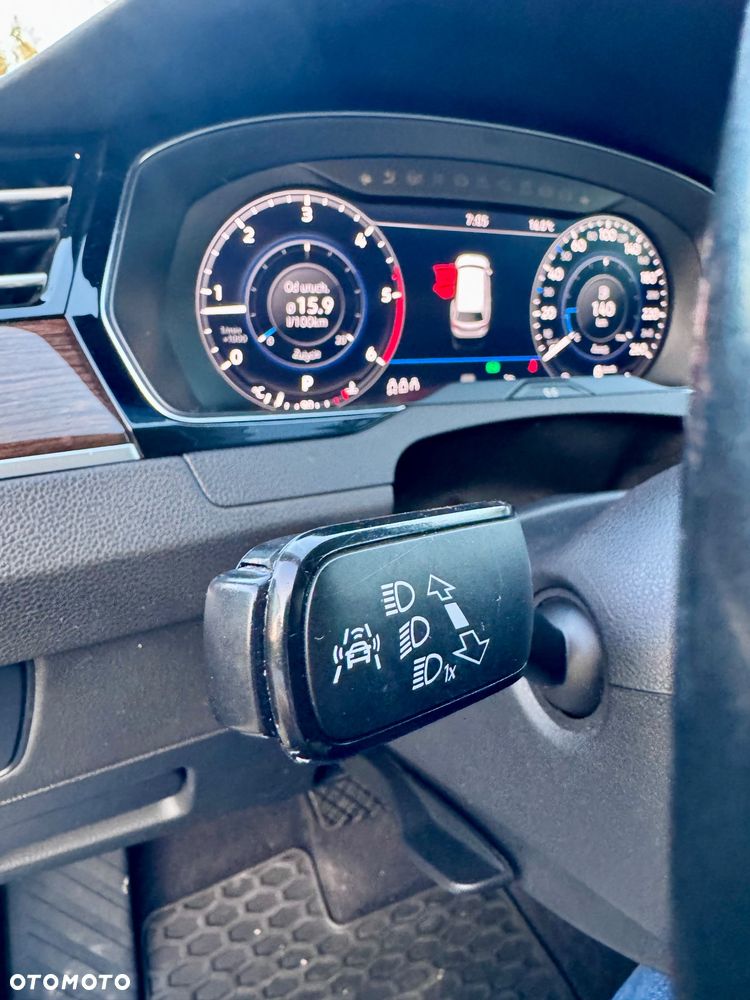 Volkswagen Passat - 36