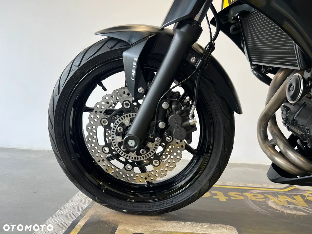 Kawasaki ER - 25