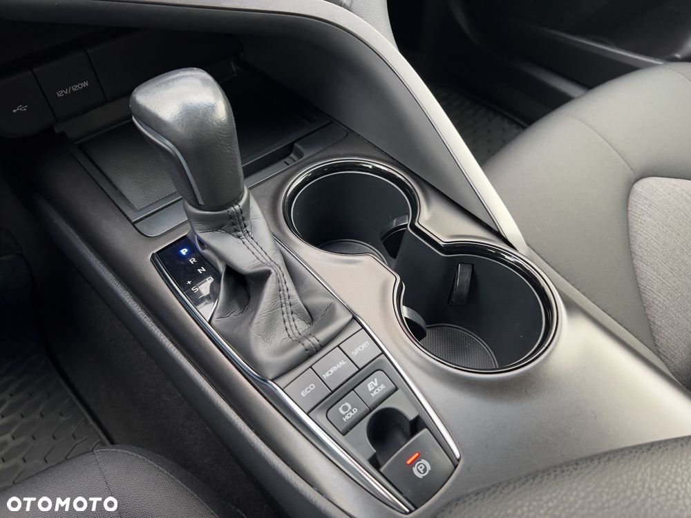 Toyota Camry 2.5 Hybrid Comfort CVT - 28