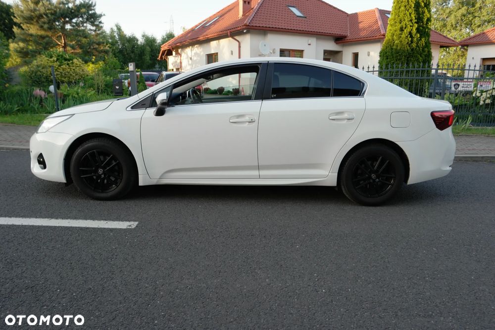Toyota Avensis 1.8 Active - 9
