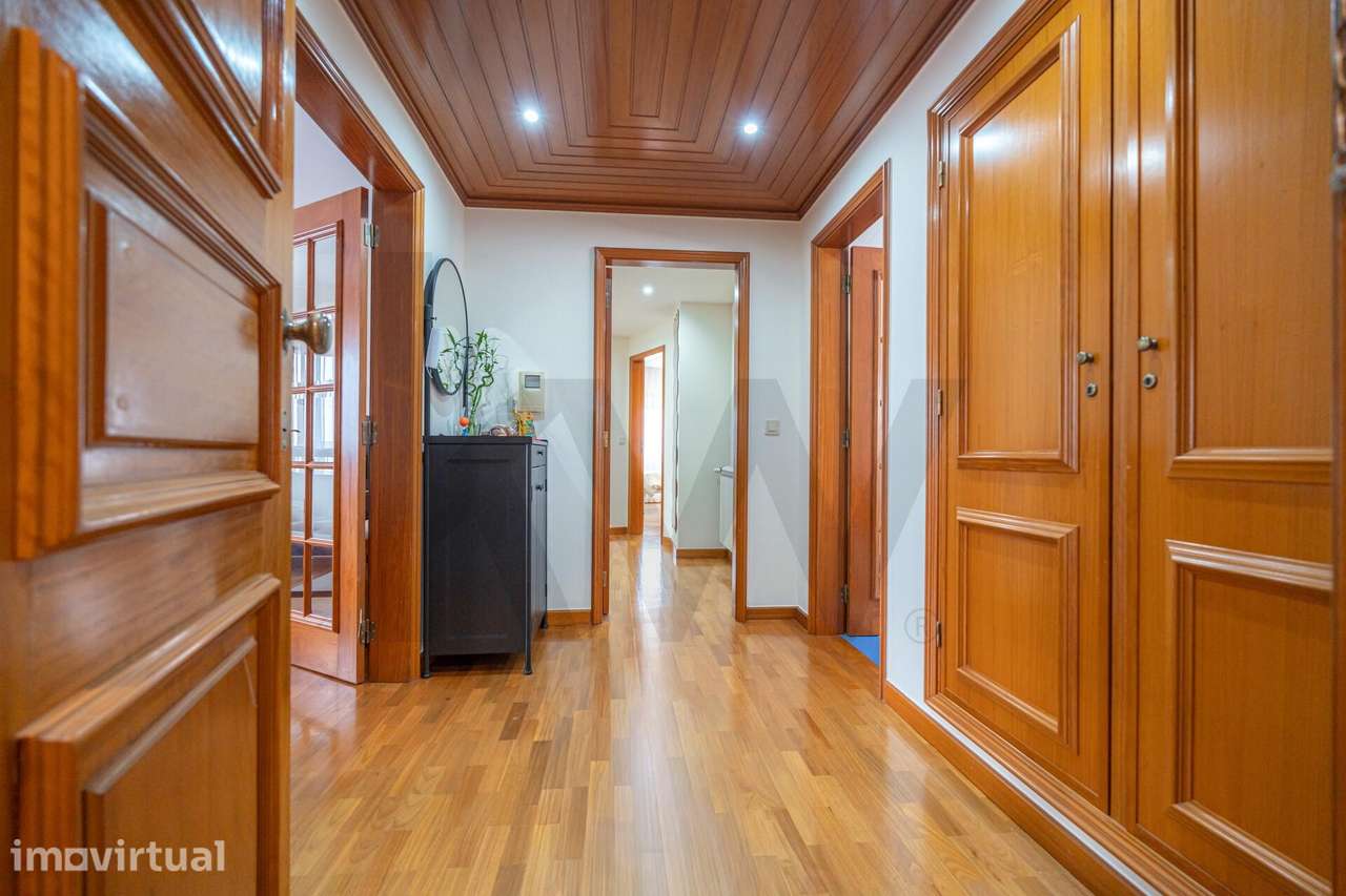 Apartamento T3 Remodelado com Varandas e Garagem em Fermentelos - Grande imagem: 2/36