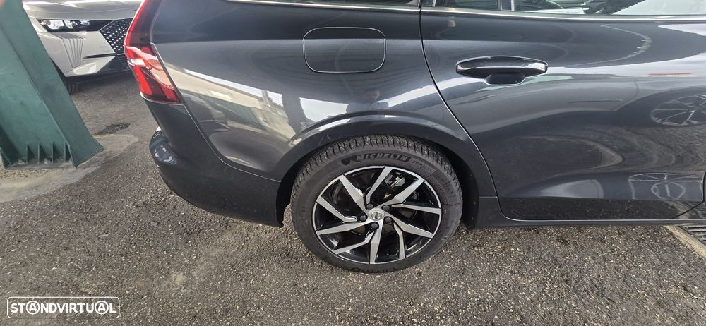 Volvo V60 2.0 T8 AWD TE Momentum Plus - 13