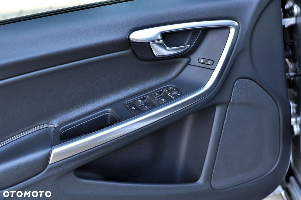 Volvo V60 D2 Drive-E Momentum - 11