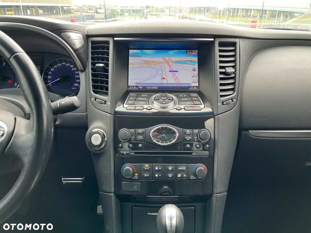 Infiniti QX70 3.0d S - 13