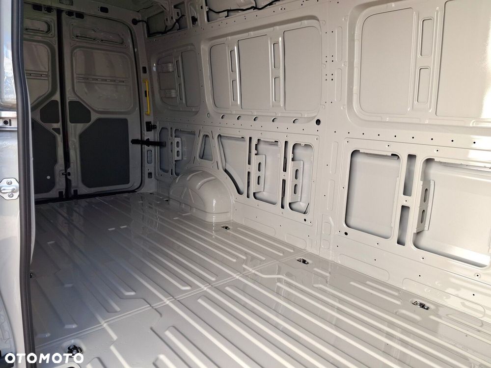 Volkswagen Crafter - 13