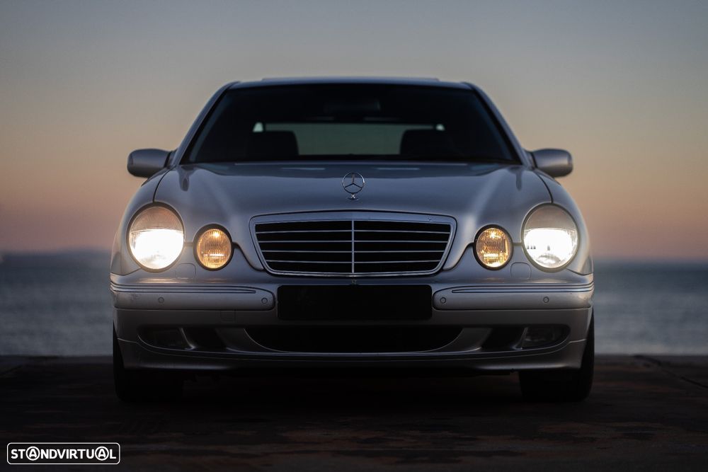 Mercedes-Benz E 320 - 32