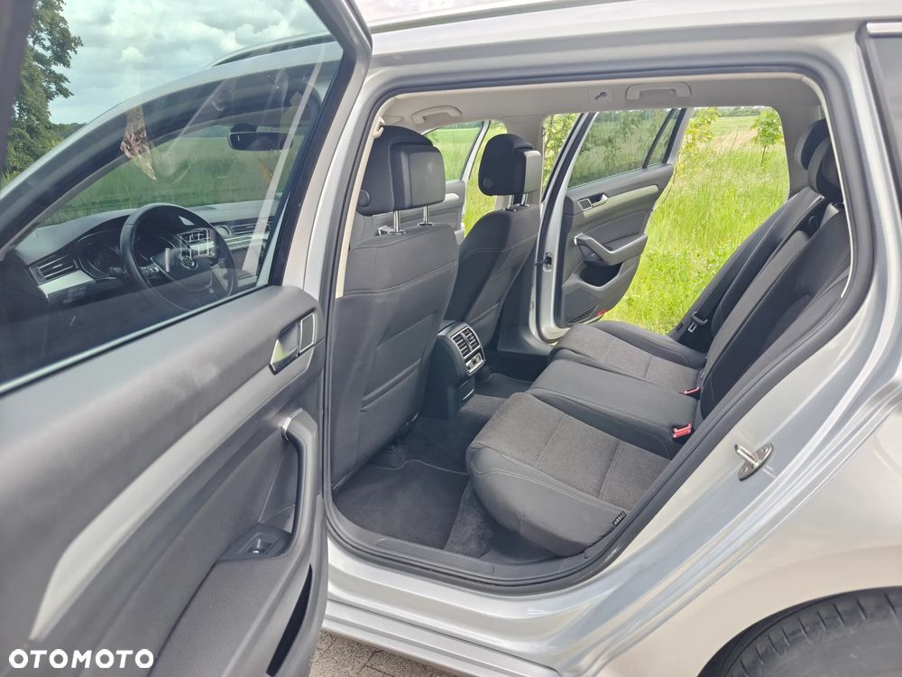 Volkswagen Passat - 15