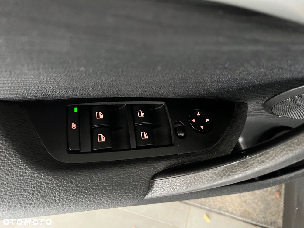 BMW X1 sDrive16d xLine - 19