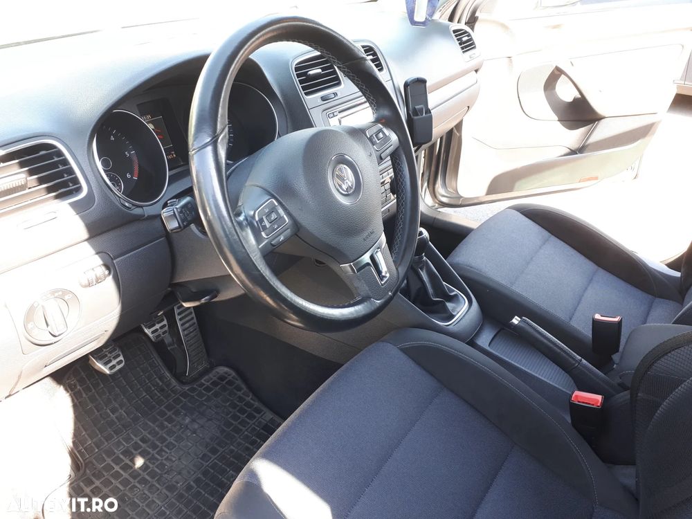 Volkswagen Golf - 6