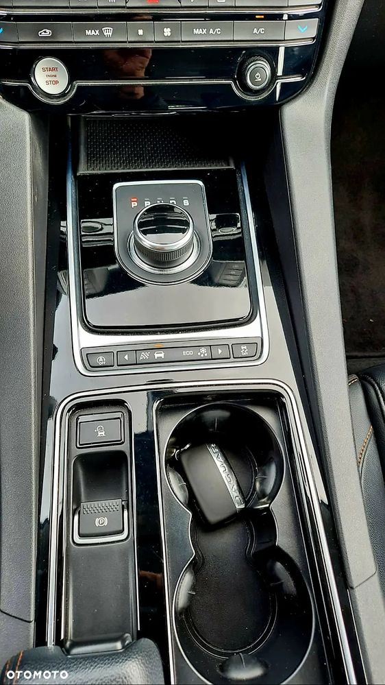 Jaguar F-Pace 2.0 i4D AWD Prestige - 31