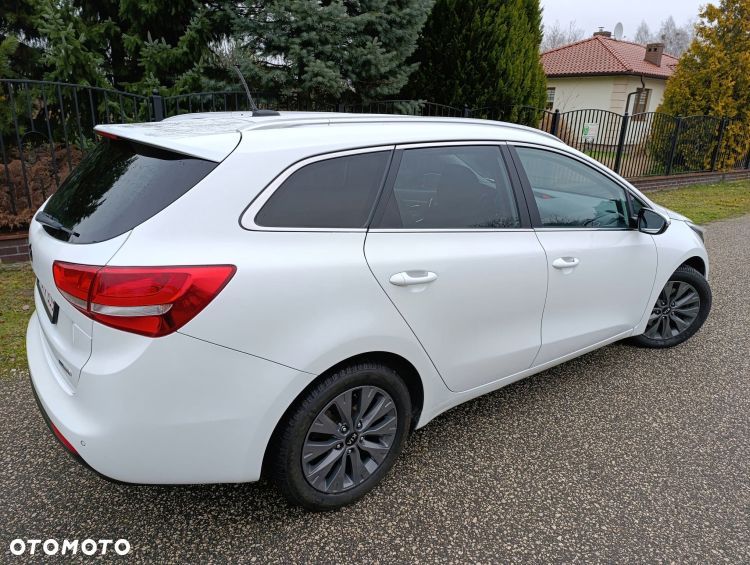 Kia Ceed 1.6 CRDi 115 Dream-Team Edition - 4