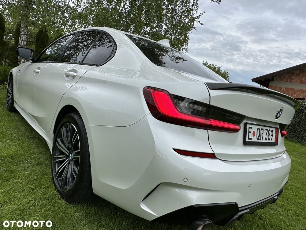 BMW Seria 3 330e M Sport - 8