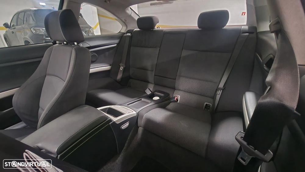 BMW 320 i Coupe - 25