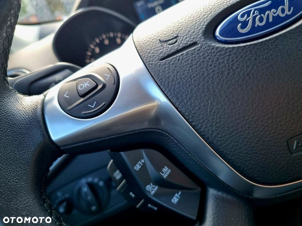 Ford Kuga 1.5 EcoBoost 2x4 Titanium - 16