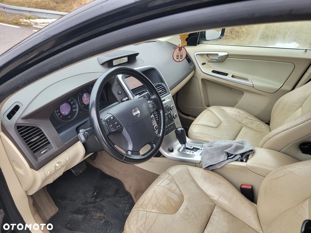 Volvo XC 60 2.4D AWD Momentum - 8