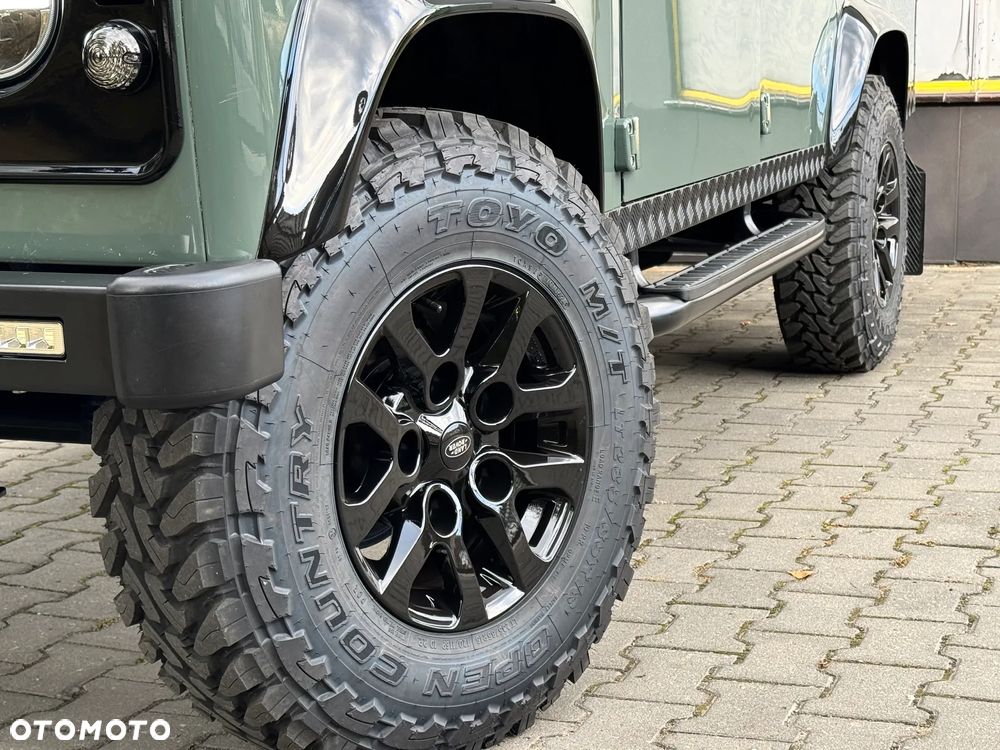 Land Rover Defender 110 2.2 TD4 SE Utility - 10