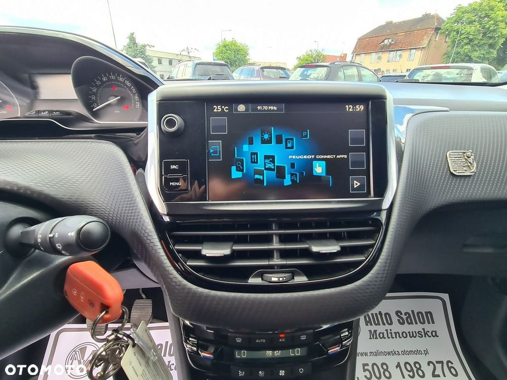 Peugeot 2008 1.2 Pure Tech Style S&S - 16