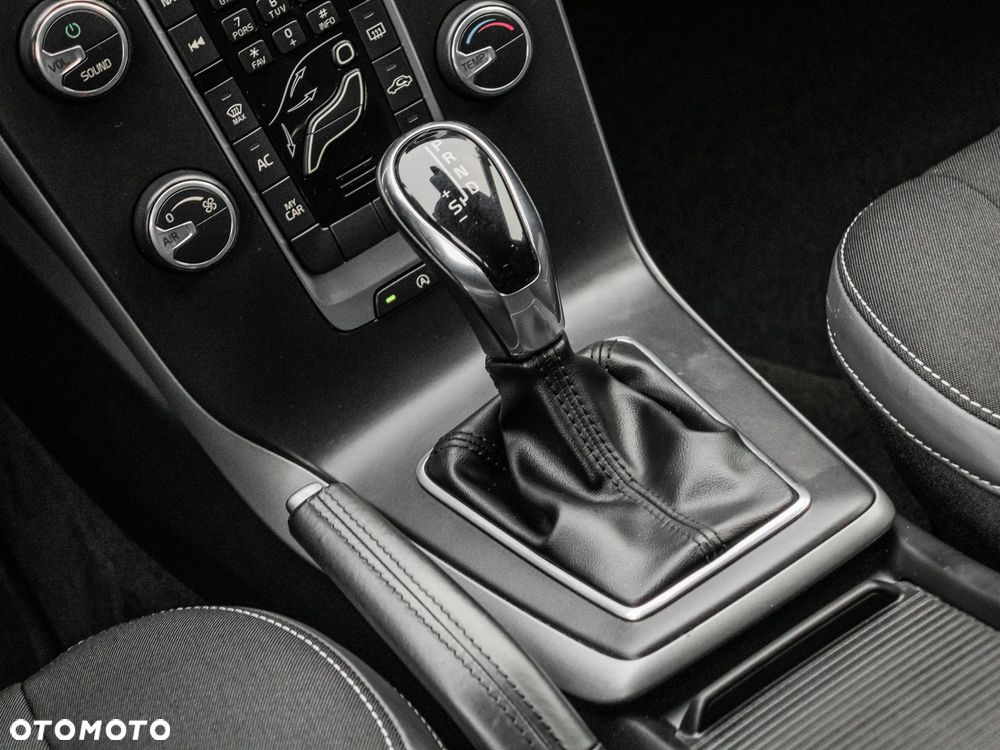 Volvo V40 D2 Drive-E R-Design Momentum - 25