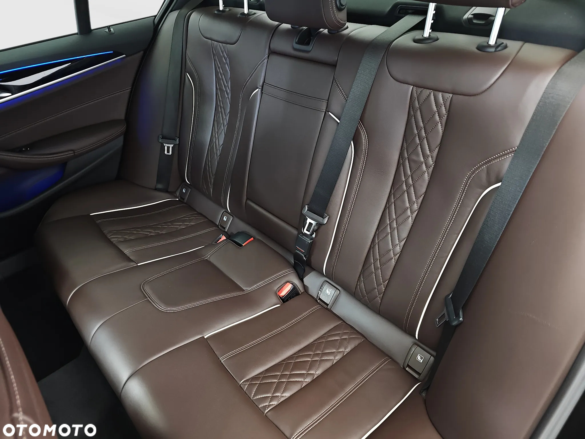 BMW Seria 5 M550i xDrive - 33