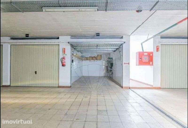 Garagem box condomínio fechado com vigilante no Laranjeiro - Grande imagem: 2/5