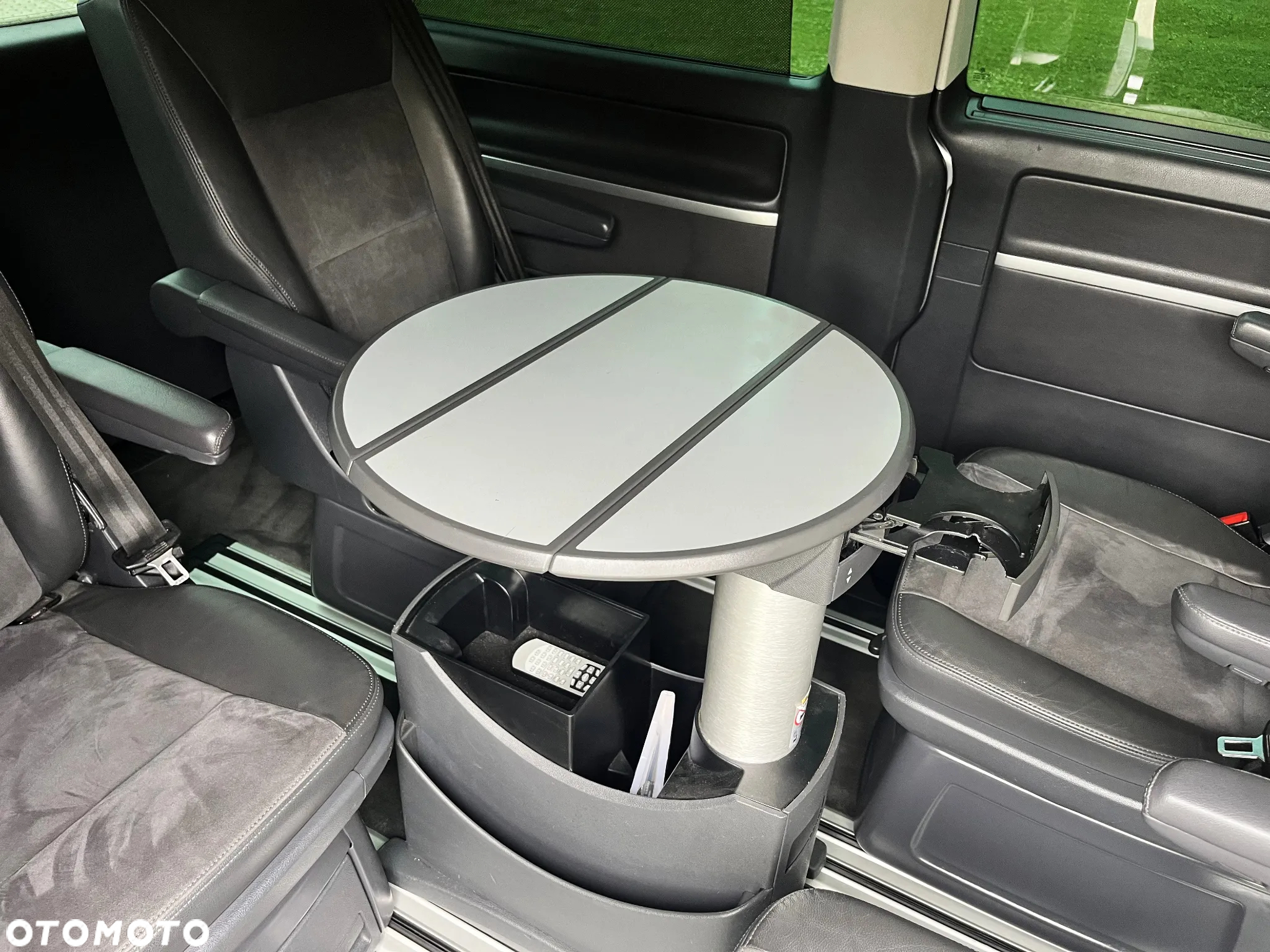 Volkswagen Multivan - 22