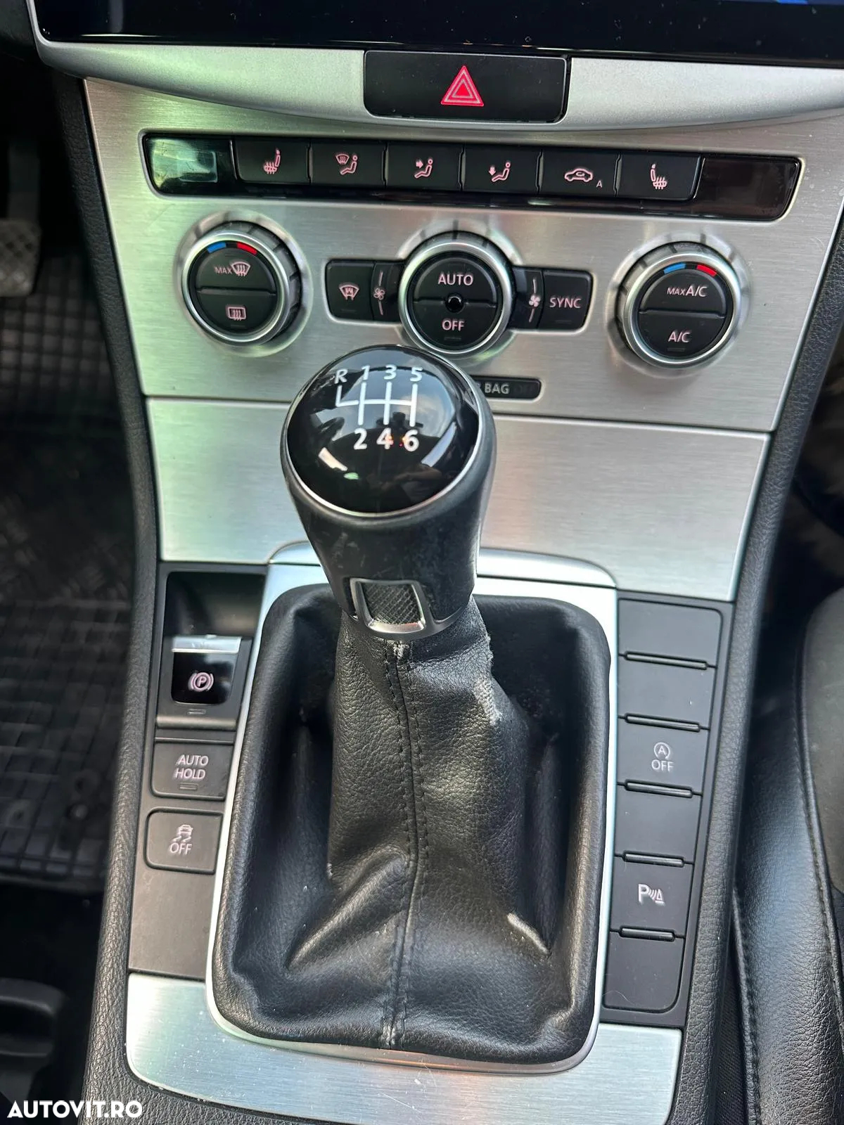 Volkswagen Passat Variant 2.0 TDI Blue TDI Highline - 13